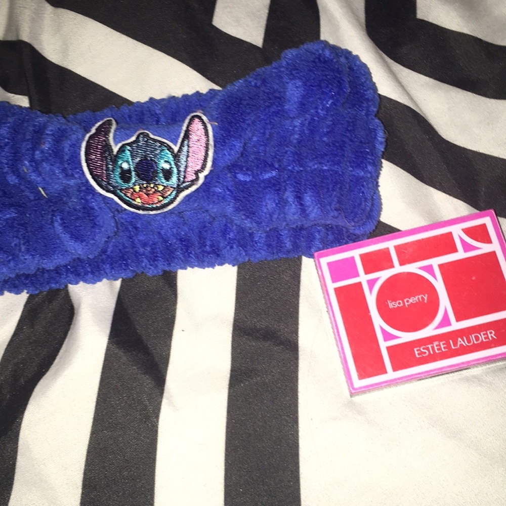 Shower headband and eyeshadow